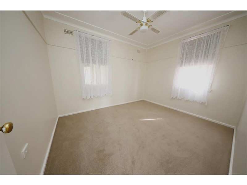 3 Charles street, Tumut NSW 2720