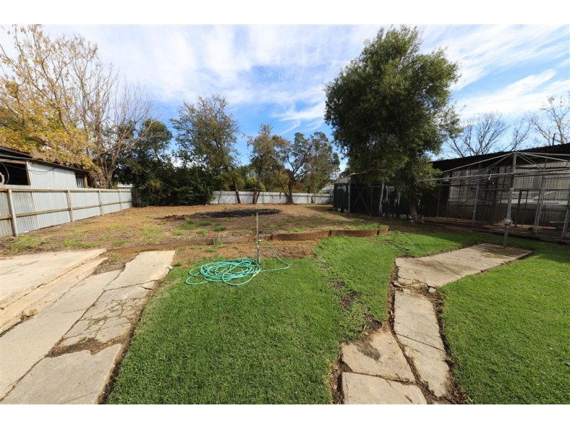 3 Charles street, Tumut NSW 2720