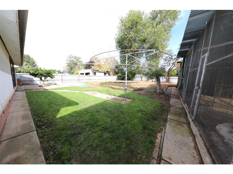 3 Charles street, Tumut NSW 2720