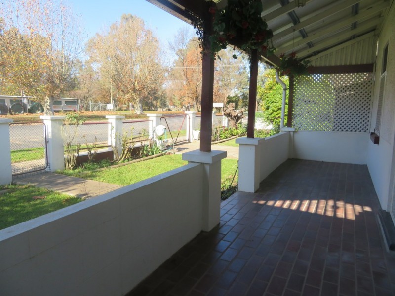 12 Otway Street, Gundagai NSW 2722