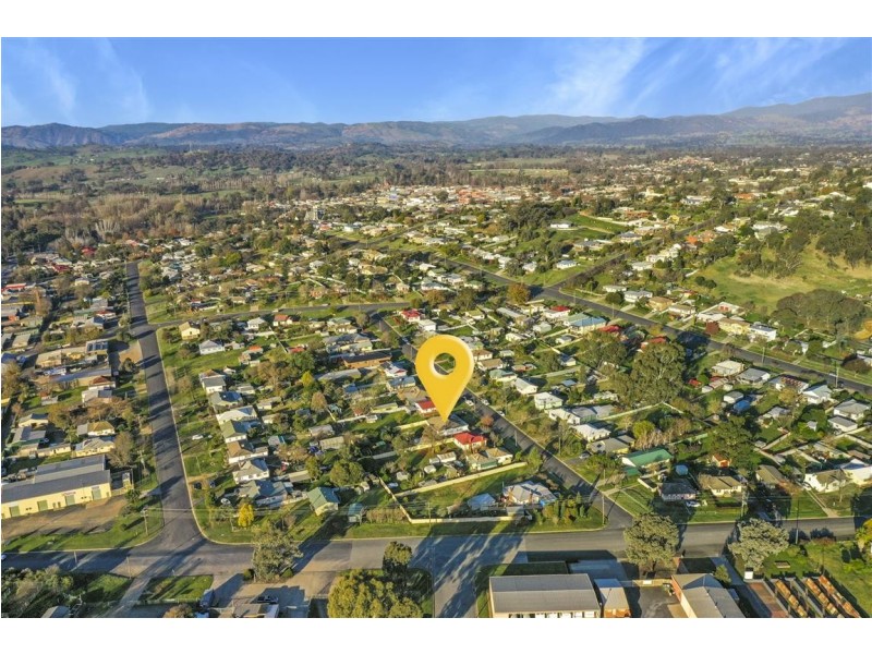 13 Tumut Street, Tumut NSW 2720