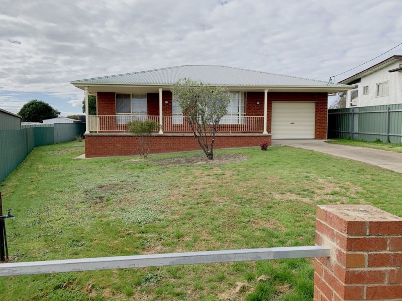 10 Clarence Street, Tumut NSW 2720