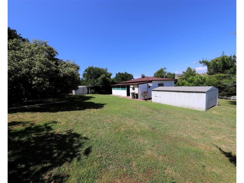 4 Cromwell Street, Adelong NSW 2729
