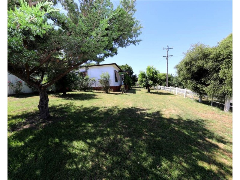 4 Cromwell Street, Adelong NSW 2729
