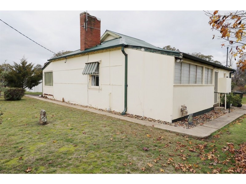 46 Currawong Road, Tumut NSW 2720