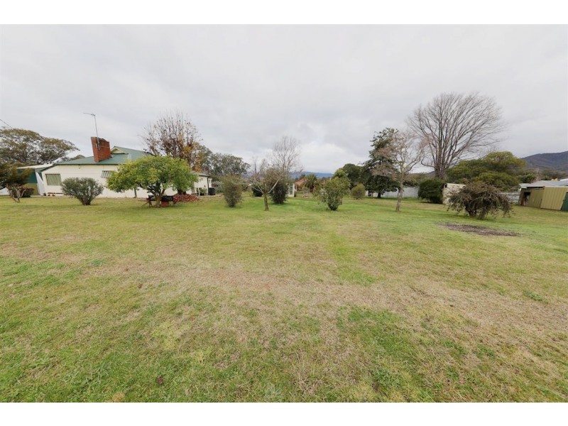 46 Currawong Road, Tumut NSW 2720