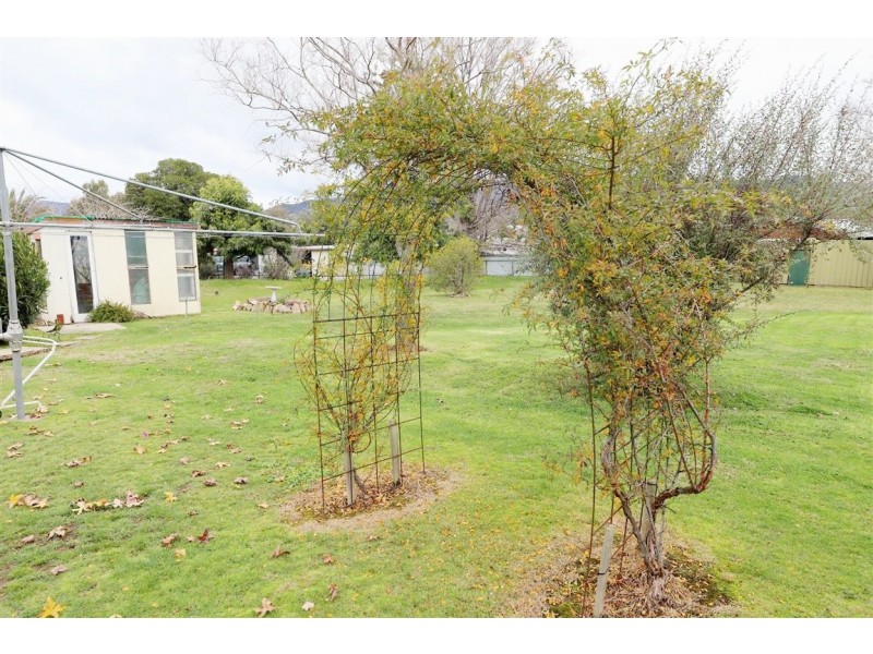 46 Currawong Road, Tumut NSW 2720