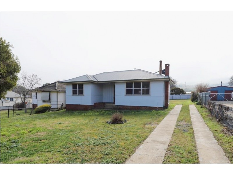 6 Gundagai Street, Adelong NSW 2729 Ray White Tumut Sold