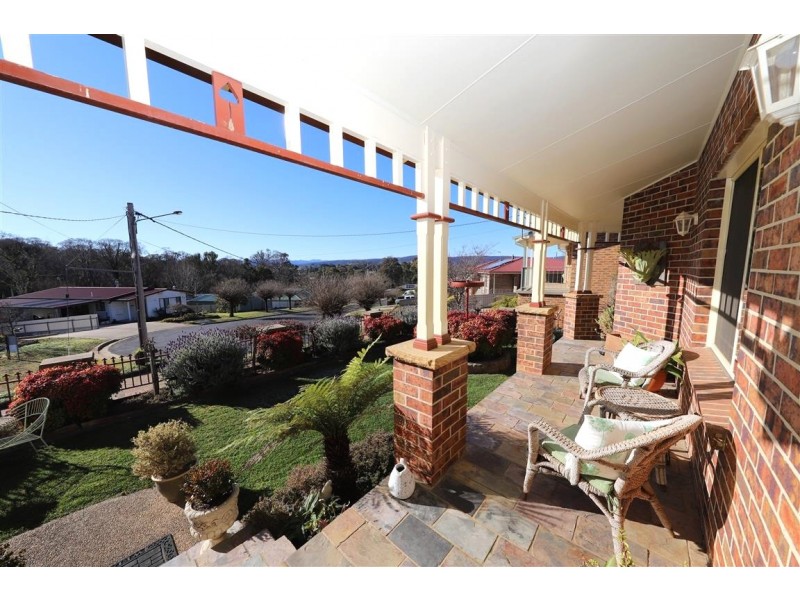 10 Royden Close, Batlow NSW 2730