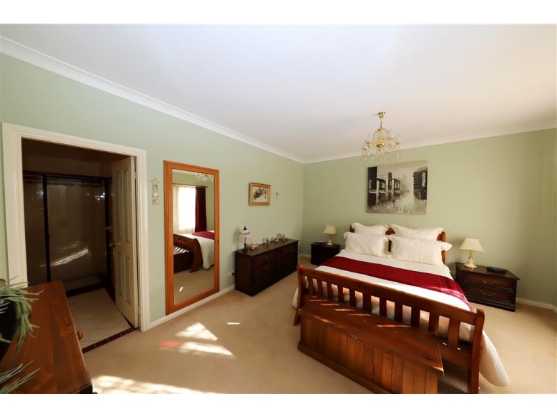 10 Royden Close, Batlow NSW 2730