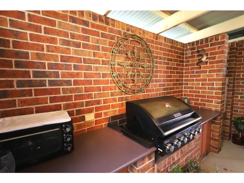 10 Royden Close, Batlow NSW 2730