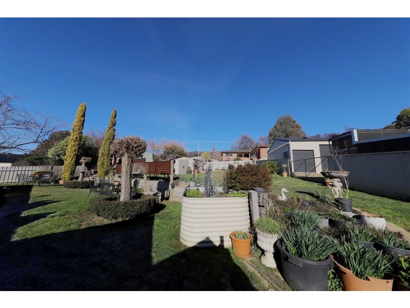 10 Royden Close, Batlow NSW 2730