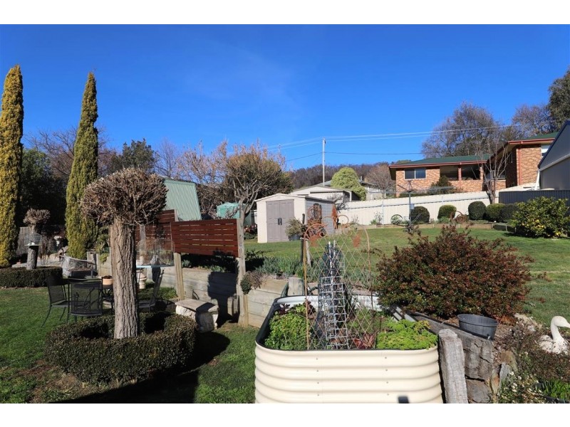 10 Royden Close, Batlow NSW 2730