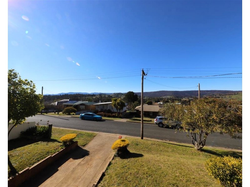 30 Sunnyside Avenue, Batlow NSW 2730