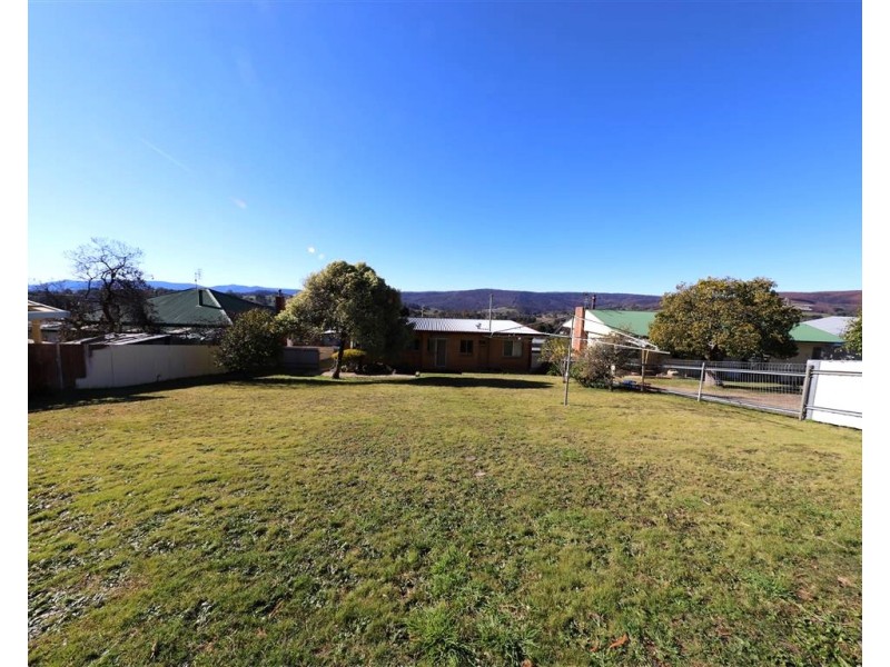 30 Sunnyside Avenue, Batlow NSW 2730