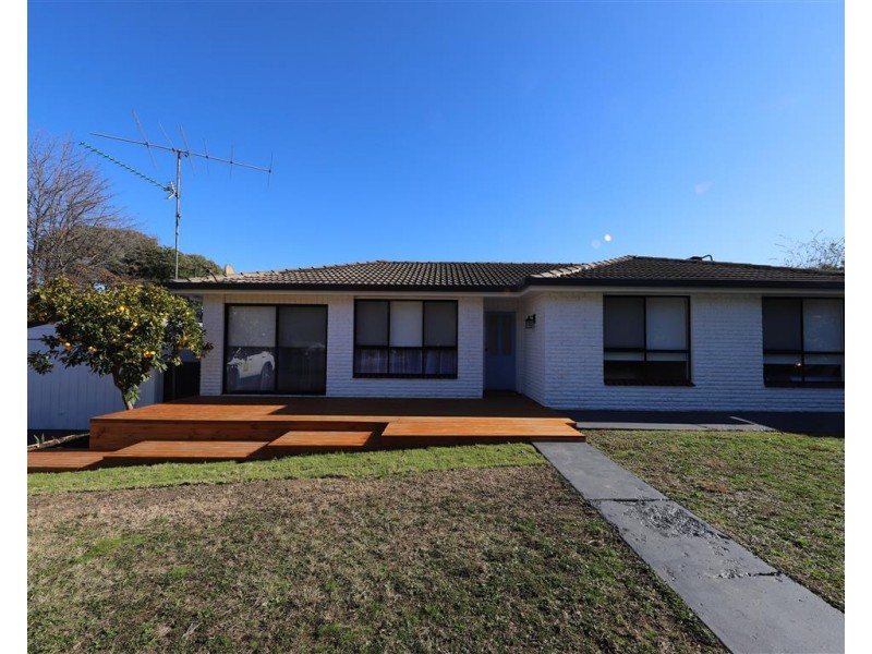 1 Camp Street, Adelong NSW 2729