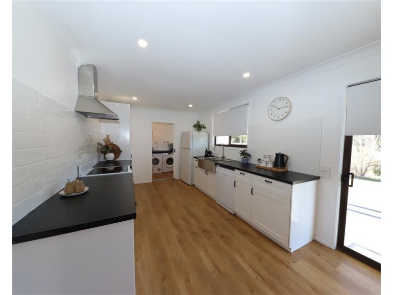 1 Camp Street, Adelong NSW 2729