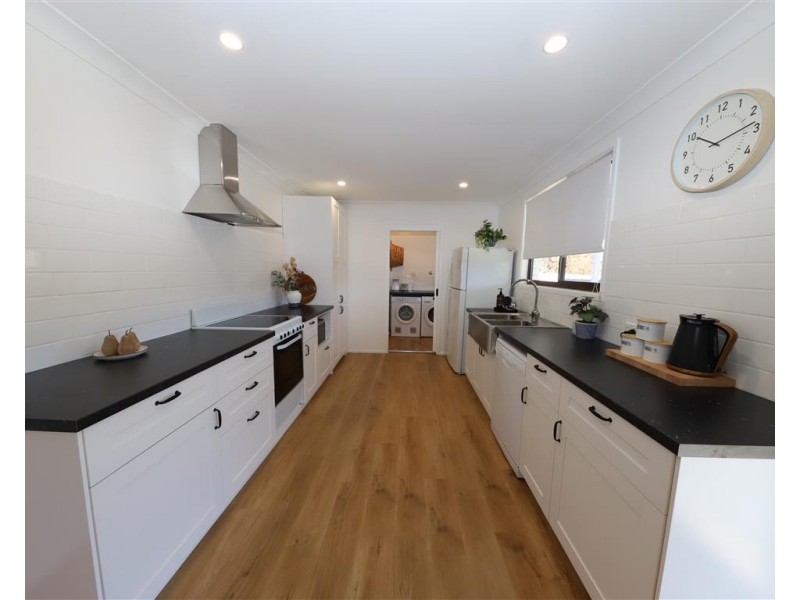 1 Camp Street, Adelong NSW 2729