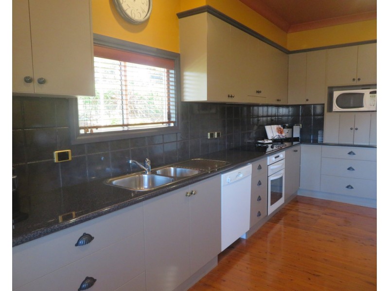 91 Punch Street, Gundagai NSW 2722