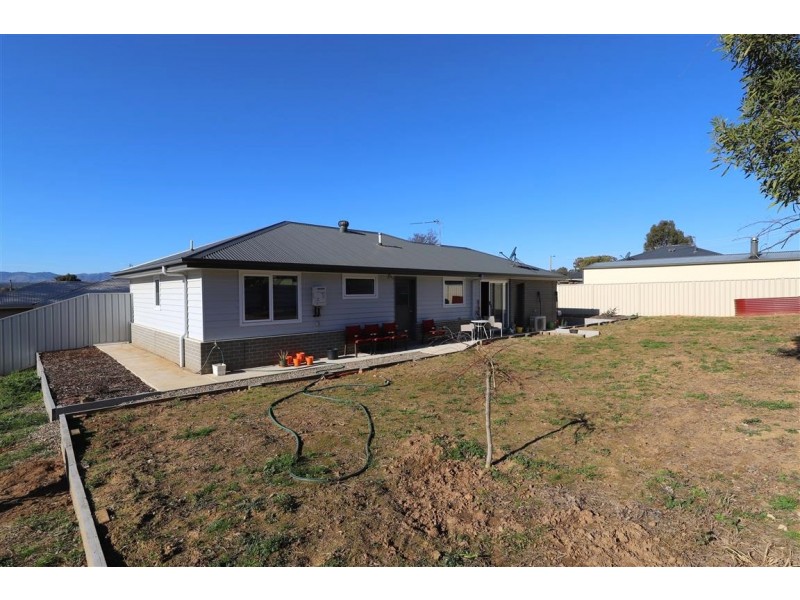 4/63 Bundara Crescent, Tumut NSW 2720