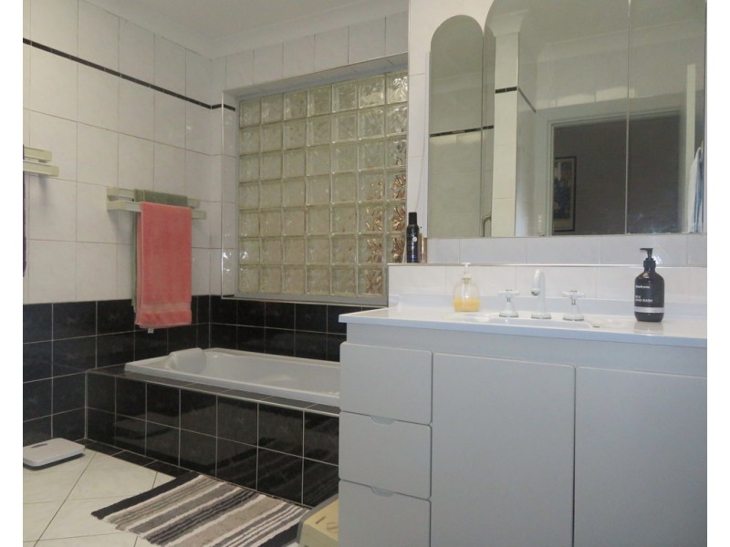 95 West Street, Gundagai NSW 2722