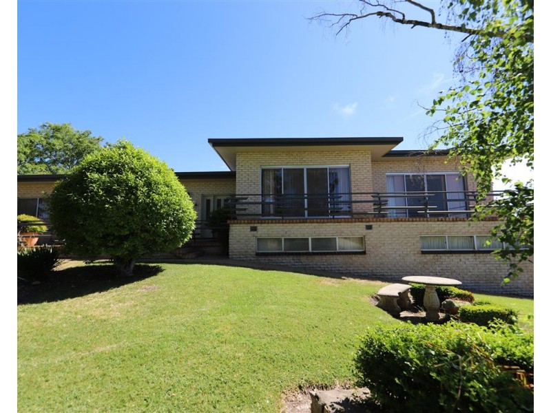 241 Capper Street, Tumut NSW 2720