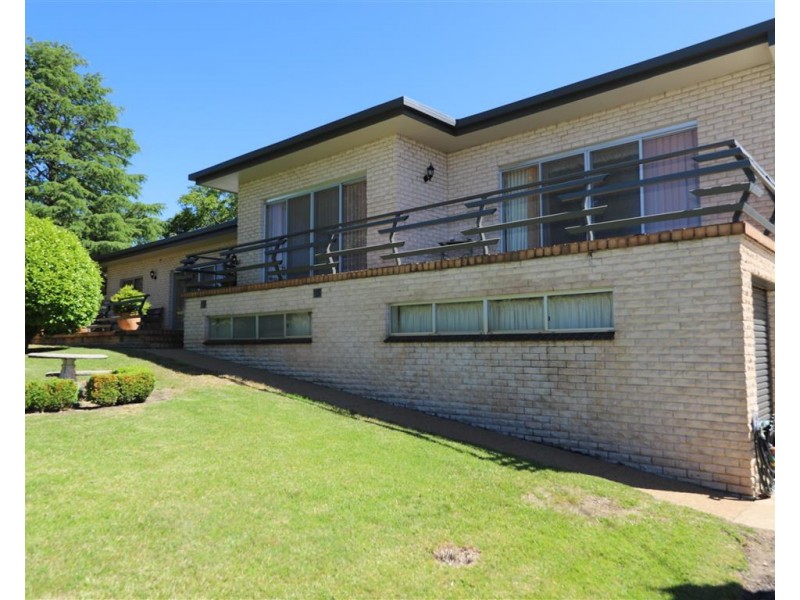 241 Capper Street, Tumut NSW 2720