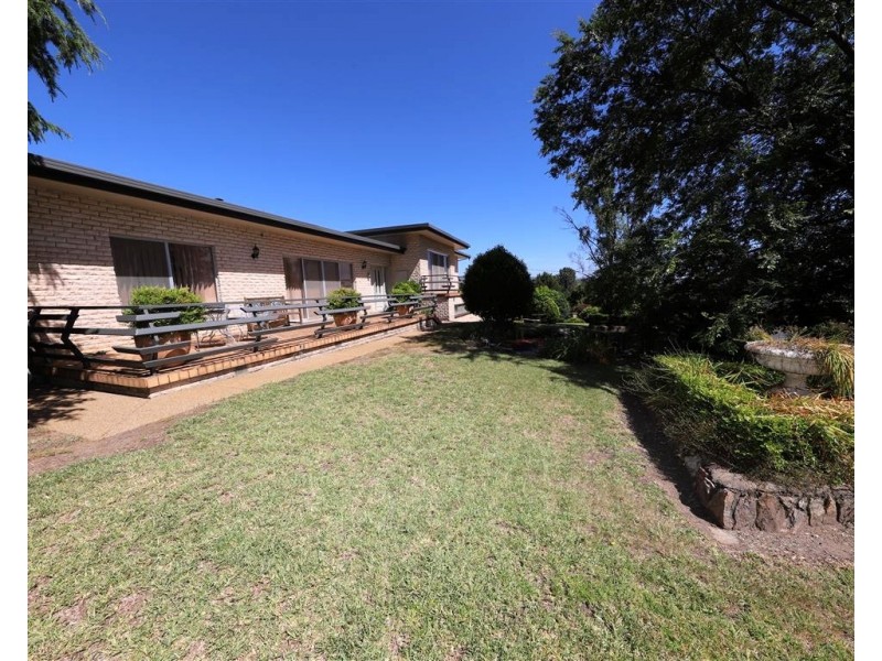 241 Capper Street, Tumut NSW 2720