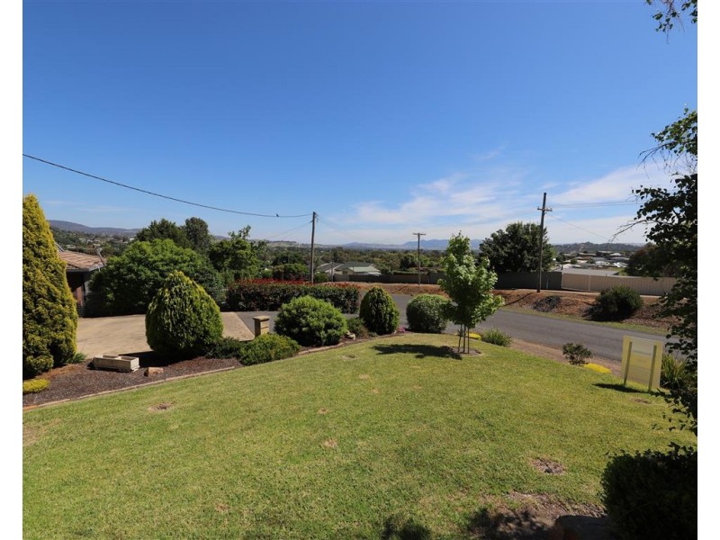 241 Capper Street, Tumut NSW 2720