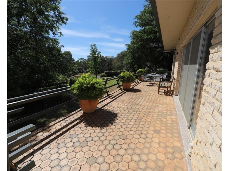 241 Capper Street, Tumut NSW 2720