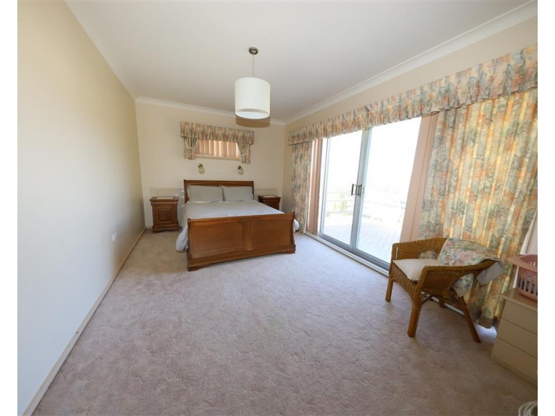 241 Capper Street, Tumut NSW 2720