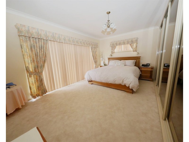 241 Capper Street, Tumut NSW 2720