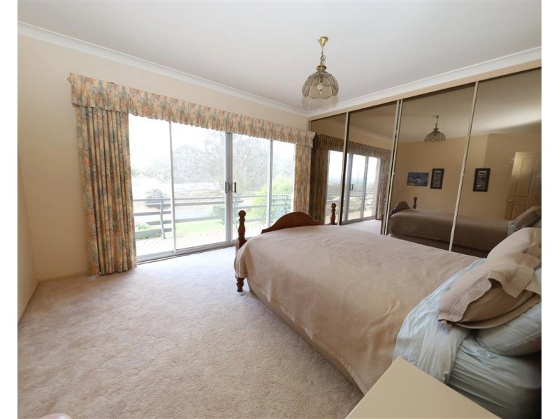 241 Capper Street, Tumut NSW 2720