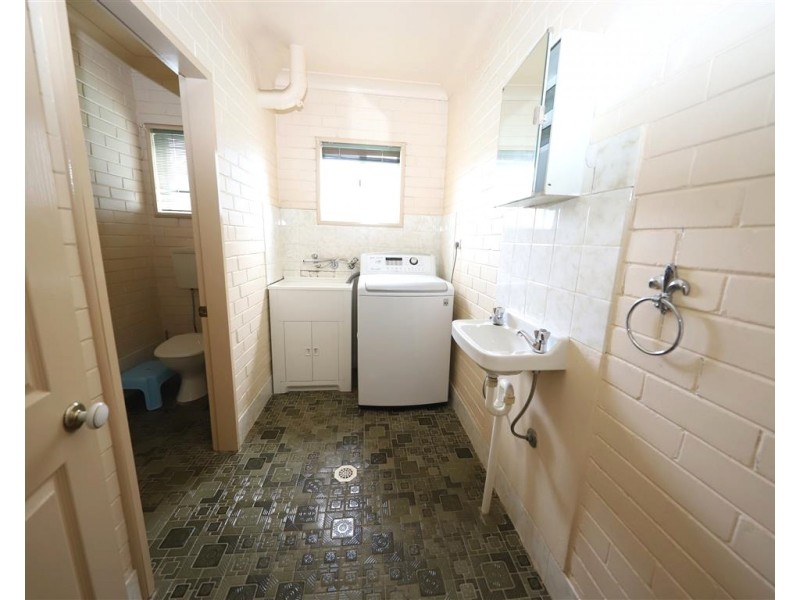 241 Capper Street, Tumut NSW 2720