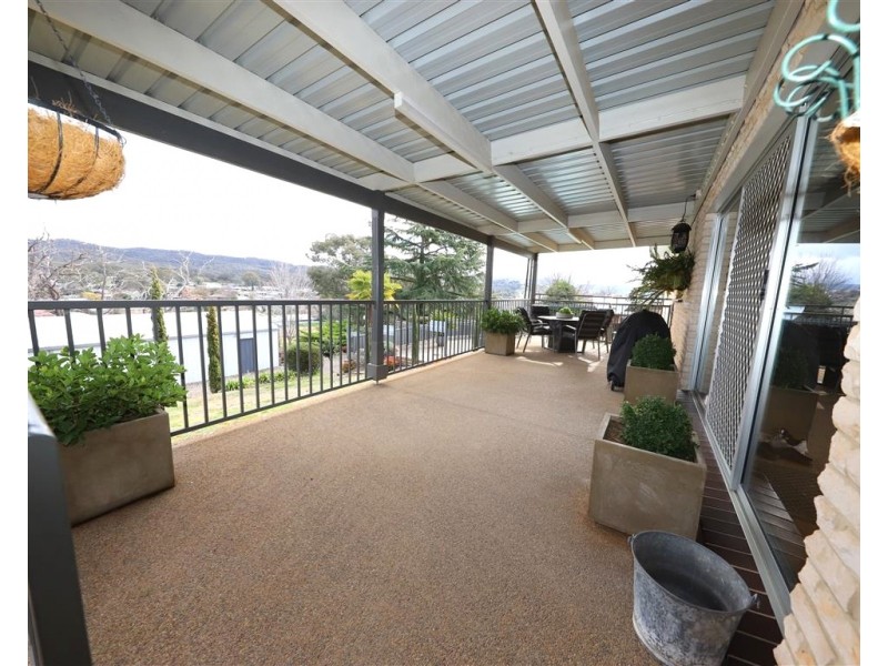 241 Capper Street, Tumut NSW 2720