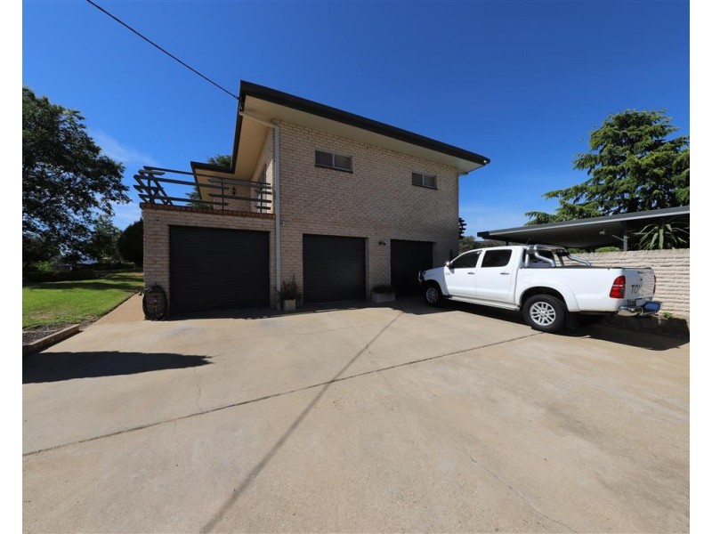 241 Capper Street, Tumut NSW 2720