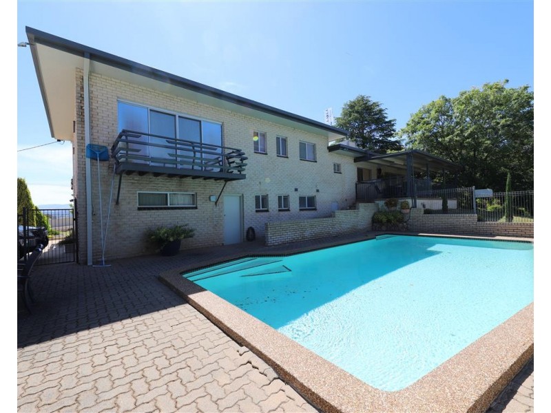 241 Capper Street, Tumut NSW 2720