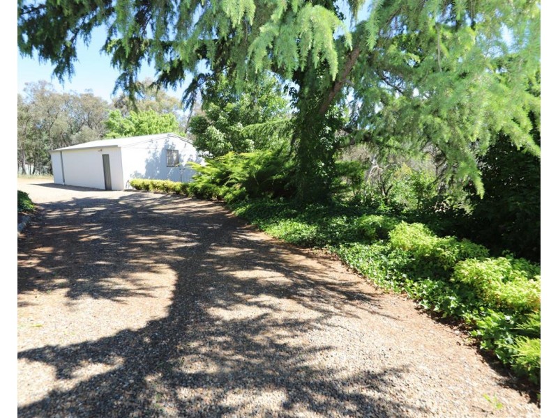 241 Capper Street, Tumut NSW 2720