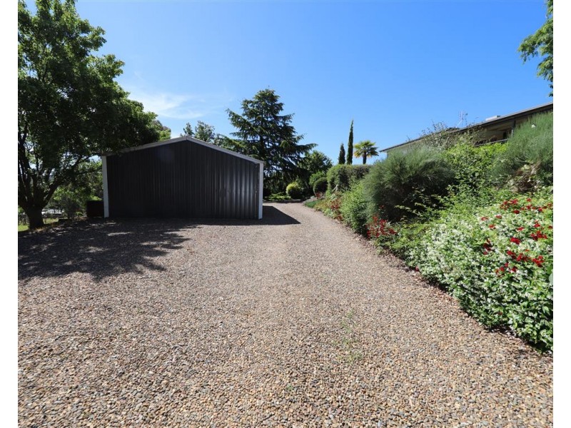 241 Capper Street, Tumut NSW 2720