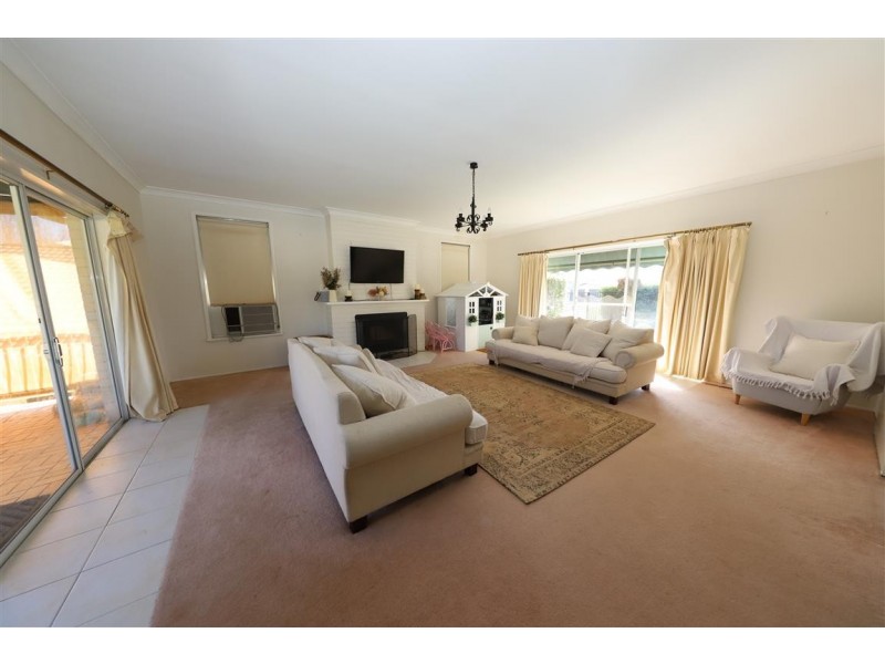 9 Godfrey Street, Tumut NSW 2720