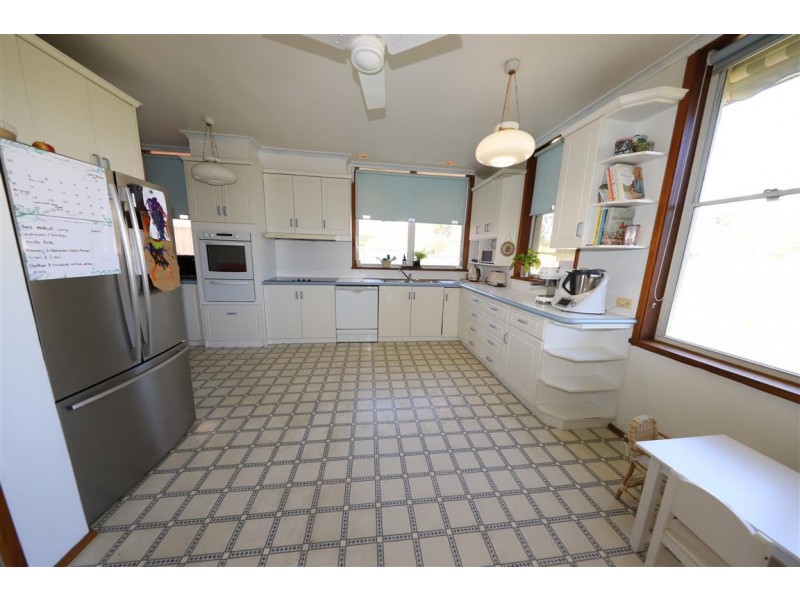 9 Godfrey Street, Tumut NSW 2720