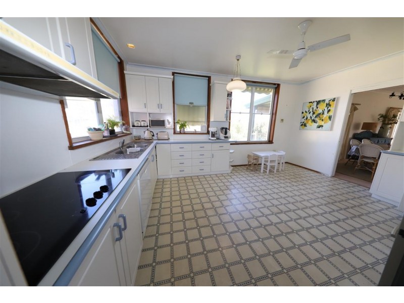 9 Godfrey Street, Tumut NSW 2720