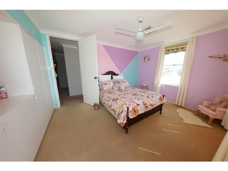 9 Godfrey Street, Tumut NSW 2720