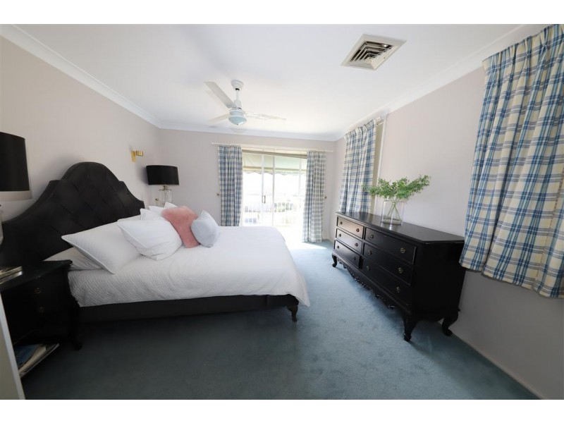 9 Godfrey Street, Tumut NSW 2720