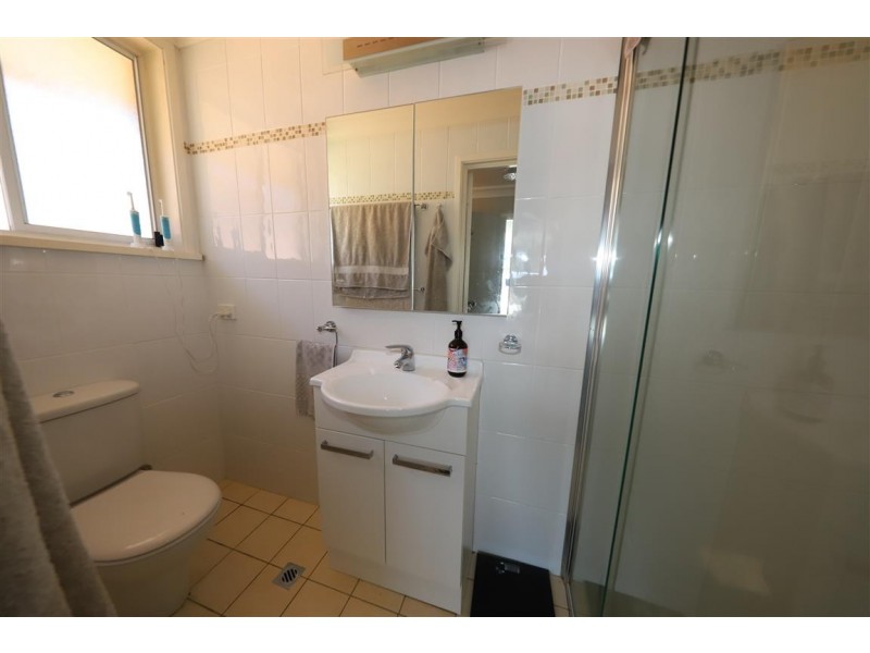 9 Godfrey Street, Tumut NSW 2720