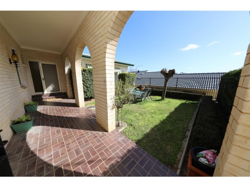 9 Godfrey Street, Tumut NSW 2720