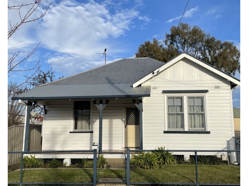 40 Merivale Street, Tumut NSW 2720