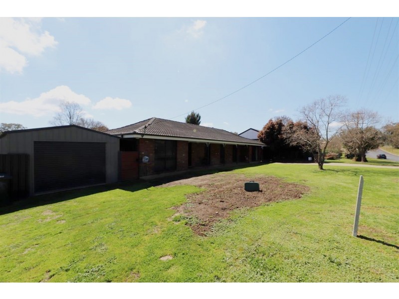 15 Forest street, Tumut NSW 2720