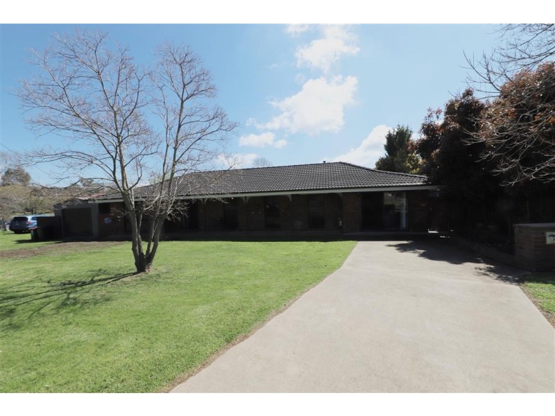 15 Forest street, Tumut NSW 2720