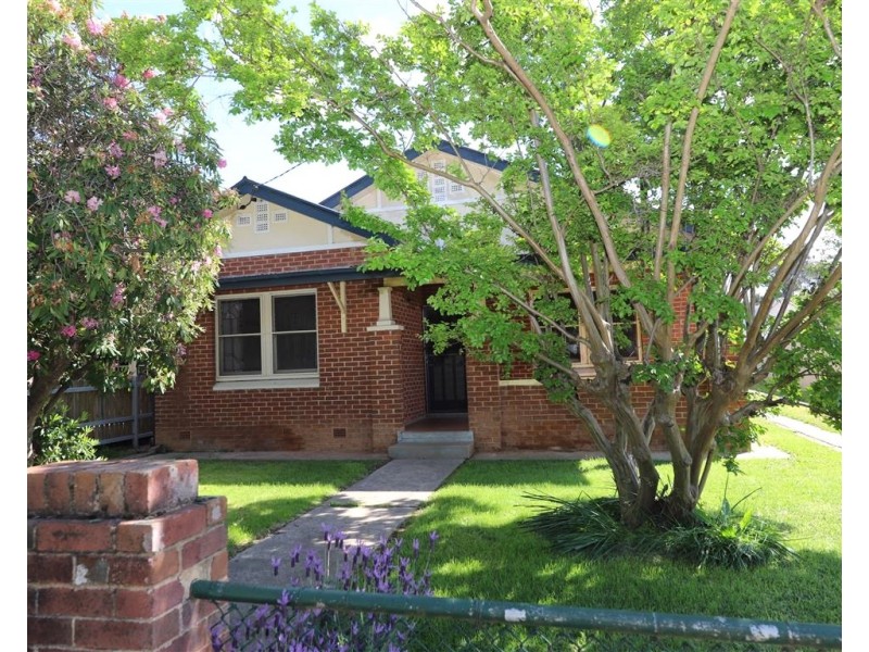 99 Fitzroy Street, Tumut NSW 2720